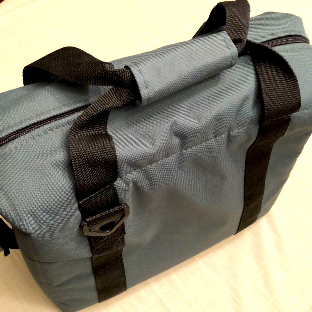 NWOT AO SOFT-SIDED COOLER HIGH-DENSITY INSULATION 13x8x14 SHOULDER STRAP #OS032
